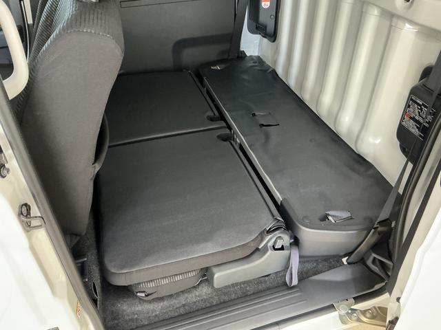 ハイゼットカーゴ デッキバンG CVT車 オートマチックハイビーム スマアシ CVT車 オートマチックハイビーム 両側スライドドア 前後コーナーセンサー スマートアシスト アイドリングストップ 盗難防止装置 横滑り防止装置 プッシュスタート スマートキー 12V電源ソケット(22枚目)