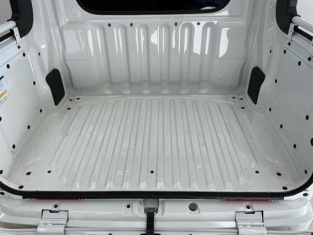 ハイゼットカーゴ デッキバンG CVT車 オートマチックハイビーム スマアシ CVT車 オートマチックハイビーム 両側スライドドア 前後コーナーセンサー スマートアシスト アイドリングストップ 盗難防止装置 横滑り防止装置 プッシュスタート スマートキー 12V電源ソケット(28枚目)