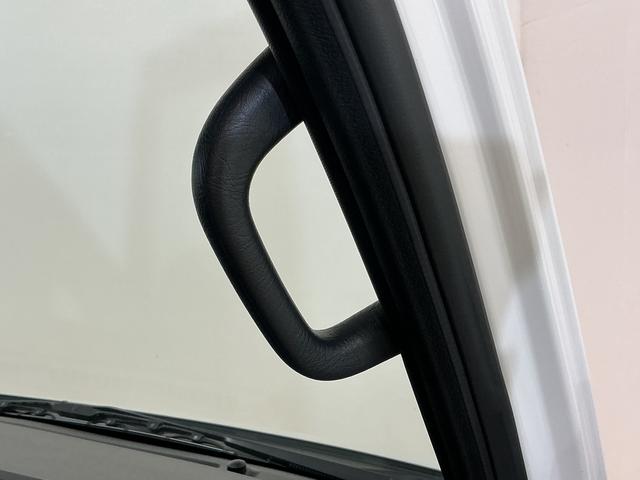 ハイゼットカーゴ デッキバンG CVT車 オートマチックハイビーム スマアシ CVT車 オートマチックハイビーム 両側スライドドア 前後コーナーセンサー スマートアシスト アイドリングストップ 盗難防止装置 横滑り防止装置 プッシュスタート スマートキー 12V電源ソケット(34枚目)