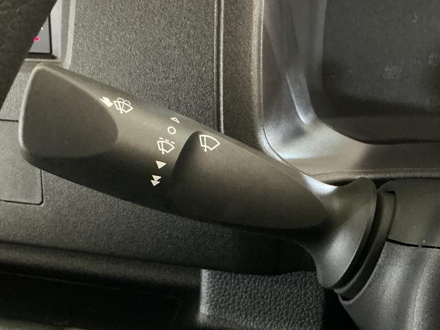 ハイゼットカーゴ デッキバンG CVT車 オートマチックハイビーム スマアシ CVT車 オートマチックハイビーム 両側スライドドア 前後コーナーセンサー スマートアシスト アイドリングストップ 盗難防止装置 横滑り防止装置 プッシュスタート スマートキー 12V電源ソケット(37枚目)