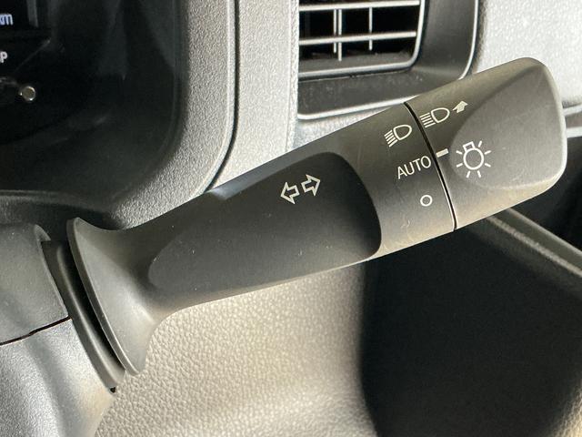 ハイゼットカーゴ デッキバンG CVT車 オートマチックハイビーム スマアシ CVT車 オートマチックハイビーム 両側スライドドア 前後コーナーセンサー スマートアシスト アイドリングストップ 盗難防止装置 横滑り防止装置 プッシュスタート スマートキー 12V電源ソケット(38枚目)