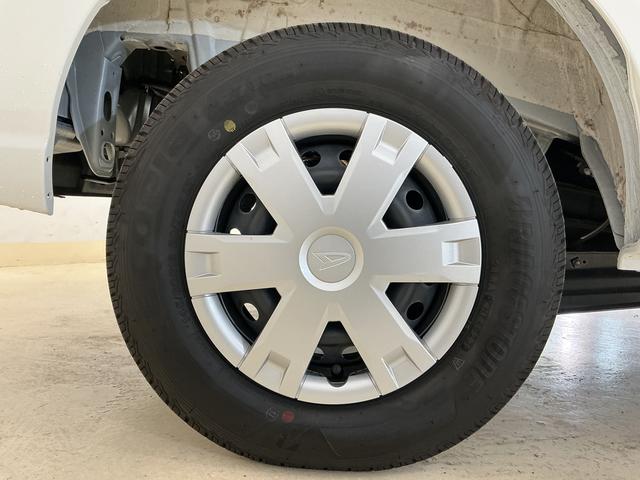 ハイゼットカーゴ デッキバンG CVT車 オートマチックハイビーム スマアシ CVT車 オートマチックハイビーム 両側スライドドア 前後コーナーセンサー スマートアシスト アイドリングストップ 盗難防止装置 横滑り防止装置 プッシュスタート スマートキー 12V電源ソケット(53枚目)