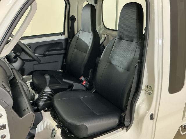 ハイゼットトラック ジャンボスタンダード 5速MT ラジオ 前後コーナーセンサー 5速MT ラジオデッキ 前後コーナーセンサー オートマチックハイビーム 3方開 オートライト 横滑り防止装置 アイドリングストップ マニュアルエアコン 12V電源ソケット ヘッドライトレべライザー(18枚目)