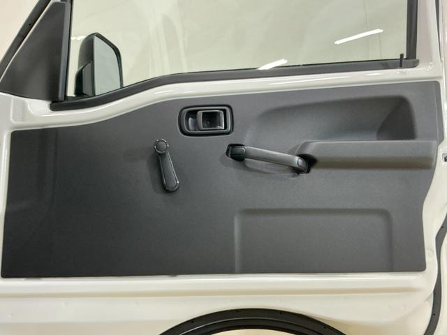 ハイゼットトラック ジャンボスタンダード 5速MT ラジオ 前後コーナーセンサー 5速MT ラジオデッキ 前後コーナーセンサー オートマチックハイビーム 3方開 オートライト 横滑り防止装置 アイドリングストップ マニュアルエアコン 12V電源ソケット ヘッドライトレべライザー(20枚目)