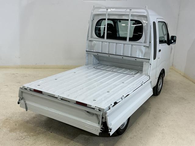 ハイゼットトラック ジャンボスタンダード 5速MT ラジオ 前後コーナーセンサー 5速MT ラジオデッキ 前後コーナーセンサー オートマチックハイビーム 3方開 オートライト 横滑り防止装置 アイドリングストップ マニュアルエアコン 12V電源ソケット ヘッドライトレべライザー(26枚目)