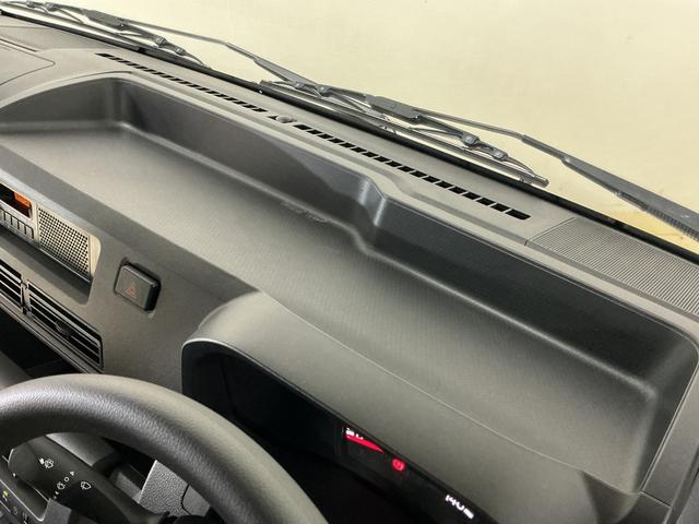 ハイゼットトラック ジャンボスタンダード 5速MT ラジオ 前後コーナーセンサー 5速MT ラジオデッキ 前後コーナーセンサー オートマチックハイビーム 3方開 オートライト 横滑り防止装置 アイドリングストップ マニュアルエアコン 12V電源ソケット ヘッドライトレべライザー(50枚目)