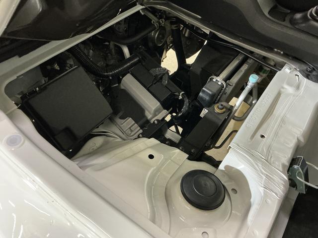 ハイゼットトラック ジャンボスタンダード 5速MT ラジオ 前後コーナーセンサー 5速MT ラジオデッキ 前後コーナーセンサー オートマチックハイビーム 3方開 オートライト 横滑り防止装置 アイドリングストップ マニュアルエアコン 12V電源ソケット ヘッドライトレべライザー(51枚目)