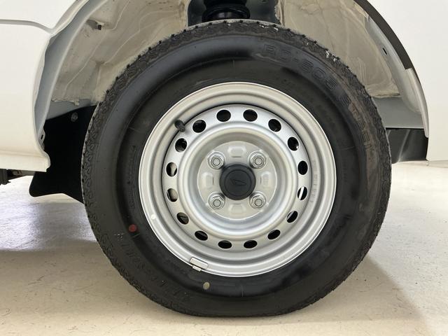 ハイゼットトラック ジャンボスタンダード 5速MT ラジオ 前後コーナーセンサー 5速MT ラジオデッキ 前後コーナーセンサー オートマチックハイビーム 3方開 オートライト 横滑り防止装置 アイドリングストップ マニュアルエアコン 12V電源ソケット ヘッドライトレべライザー(53枚目)