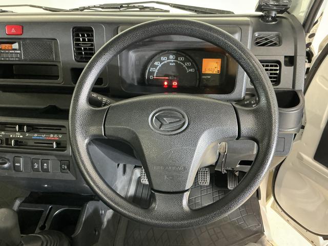 ハイゼットトラック スタンダードＳＡＩＩＩｔ　５速ＭＴ車　４ＷＤ　ワンオーナー　５速ＭＴ車　４ＷＤ　ワンオーナー　ラジオデッキ　ＥＴＣ　リアコーナーセンサー　３方開　スマートアシスト　ＬＥＤヘッドライト　横滑り防止装置　マニュアルエアコン　ヘッドライトレべライザー　ラバーマット（36枚目）