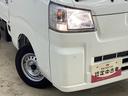 ハイゼットトラック スタンダード　ワンオーナー　４ＷＤ　ＣＶＴ車　３方開　ラジオ　ワンオーナー　４ＷＤ　ＣＶＴ車　ラジオ　３方開　ヘッドライトレべライザー　アクセサリーソケット　マニュアルエアコン　スペアタイヤ　バッテリーカバー　クリアランスソナー　キーレスエントリー　オートライト（6枚目）