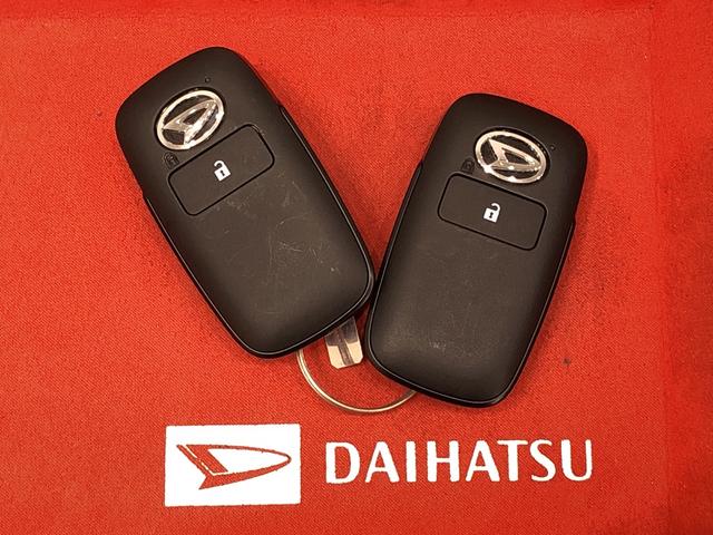 G LEDヘッドランプ・フォグランプ 運転席・助手席シートヒーター 15インチアルミホイール(シルバー塗装) オートライト プッシュボタンスタート セキュリティアラーム(45枚目)