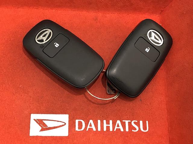 G 1000ccターボ シートヒーター 追従型オートクルーズ LEDヘッドライト LEDフォグランプ オートライト アダプティブドライビングビーム オートエアコン キーフリー コーナーセンサー バックカメラ シートリフター 衝突回避支援システム標準装備(45枚目)