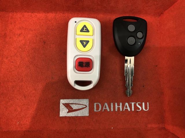 ウエルカムシート CDチューナー キーレスエントリー 助手席乗降シート 助手席側パワースライドドア マニュアルエアコンキーレスエントリー CDチューナー セキュリティアラーム電動格納式ドアミラー(34枚目)