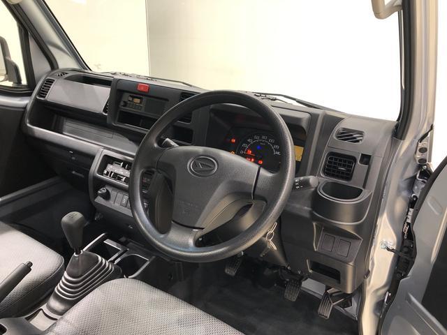 5速マニュアル マルチユーティリティフック スペアタイヤ ハロゲンヘッドランプ トップシェイドガラス 運転席バニティミラー サビ長期保証 AM・FMラジオ サイドアンダーミラー ガードフレーム スチールホイール(6枚目)