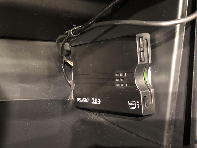 ココアプラスX ETC車載器 CDチューナー 電動格納式ドアミラー 運転席シートリフター ショツピングフック ハイマウントストップランプ セキュリティアラーム オートエアコン(5枚目)