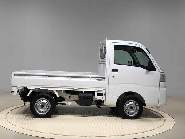 スタンダード CVT車 オートライト マニュアルエアコン CVT車 ハロゲンヘッドランプ トップシェイドガラス 運転席SRSエアバック バックソナー 電動式パワーステアリング AM/FMラジオ あゆみ板掛けテールゲート VSC&TRC(7枚目)