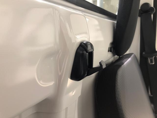 スタンダード CVT車 オートライト マニュアルエアコン CVT車 ハロゲンヘッドランプ トップシェイドガラス 運転席SRSエアバック バックソナー 電動式パワーステアリング AM/FMラジオ あゆみ板掛けテールゲート VSC&TRC(19枚目)