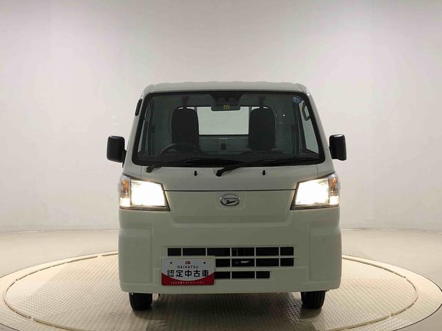 スタンダード CVT車 オートライト マニュアルエアコン CVT車 ハロゲンヘッドランプ トップシェイドガラス 運転席SRSエアバック バックソナー 電動式パワーステアリング AM/FMラジオ あゆみ板掛けテールゲート VSC&TRC(38枚目)