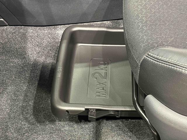 ロッキー プレミアムＧ　ＨＥＶ　パノラマカメラ付き　ＬＥＤヘッドランプ・フォグランプ　全車速追従機能付アダプティブクルーズコントロール　レーンキープコントロール　ブラインドスポットモニター　１７インチアルミホイール　シートヒーター　パノラマカメラ（35枚目）