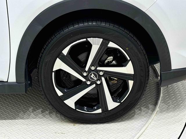 ロッキー プレミアムＧ　ＨＥＶ　パノラマカメラ付き　ＬＥＤヘッドランプ・フォグランプ　全車速追従機能付アダプティブクルーズコントロール　レーンキープコントロール　ブラインドスポットモニター　１７インチアルミホイール　シートヒーター　パノラマカメラ（51枚目）