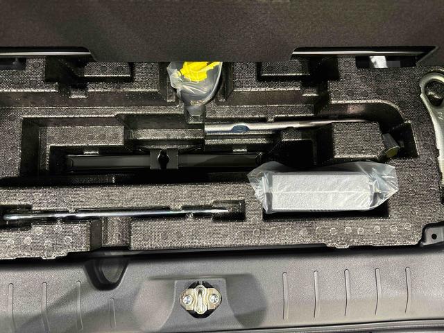 タント カスタムＲＳ　パノラマモニター　電動パーキング　クルコン　ＬＥＤオートライト　パワースライドドアウェルカムオープン機能　運転席ロングスライドシ－ト　助手席ロングスライド　助手席イージークローザー　アルミホイール　キーフリーシステム　クルーズコントロール（43枚目）