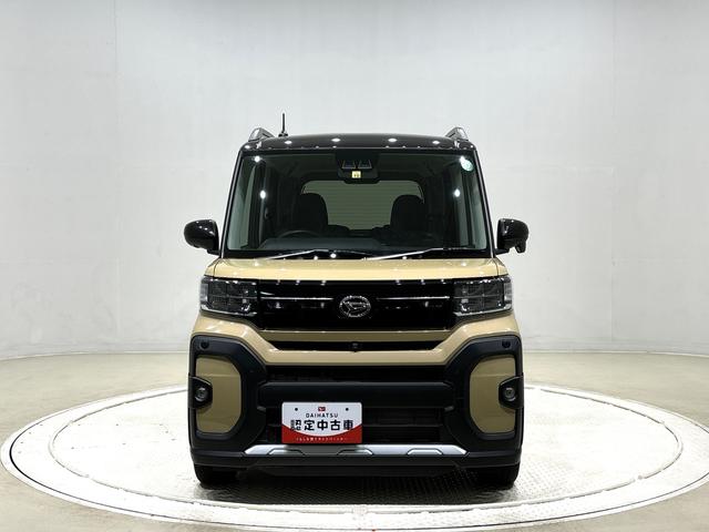 タント ファンクロスターボ　ディスプレイオーディオ　パノラマカメラ　ＬＥＤオートライト　パワースライドドアウェルカムオープン機能　電動パーキングブレーキ　運転席助手席シートヒーター　アルミホイールキーフリーシステム　　オート電動格納式ドアミラー（9枚目）