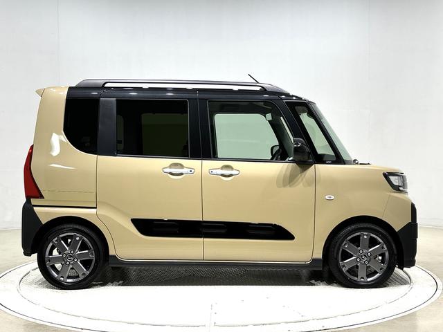 タント ファンクロスターボ　ディスプレイオーディオ　パノラマカメラ　ＬＥＤオートライト　パワースライドドアウェルカムオープン機能　電動パーキングブレーキ　運転席助手席シートヒーター　アルミホイールキーフリーシステム　　オート電動格納式ドアミラー（10枚目）