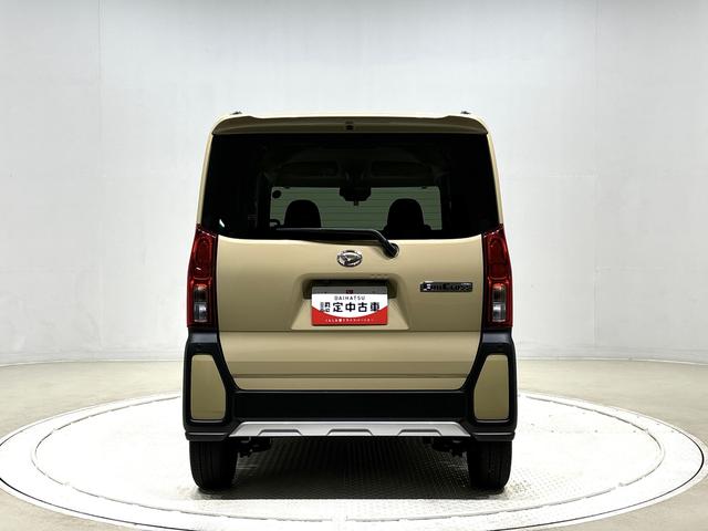 タント ファンクロスターボ　ディスプレイオーディオ　パノラマカメラ　ＬＥＤオートライト　パワースライドドアウェルカムオープン機能　電動パーキングブレーキ　運転席助手席シートヒーター　アルミホイールキーフリーシステム　　オート電動格納式ドアミラー（12枚目）