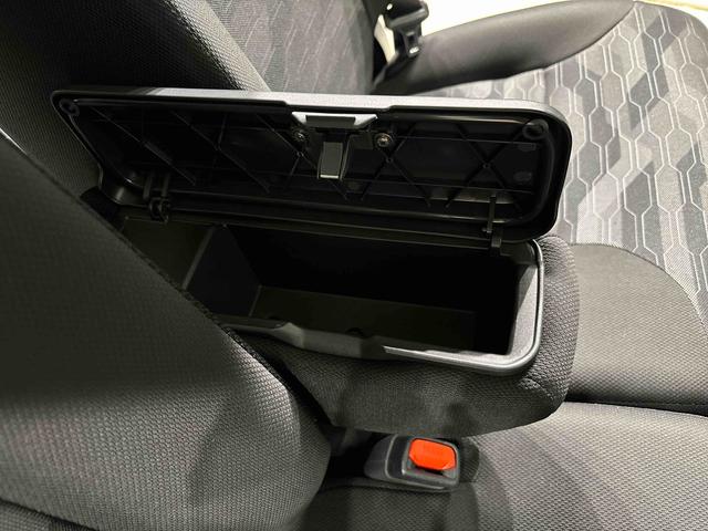 タント ファンクロスターボ　ディスプレイオーディオ　パノラマカメラ　ＬＥＤオートライト　パワースライドドアウェルカムオープン機能　電動パーキングブレーキ　運転席助手席シートヒーター　アルミホイールキーフリーシステム　　オート電動格納式ドアミラー（31枚目）