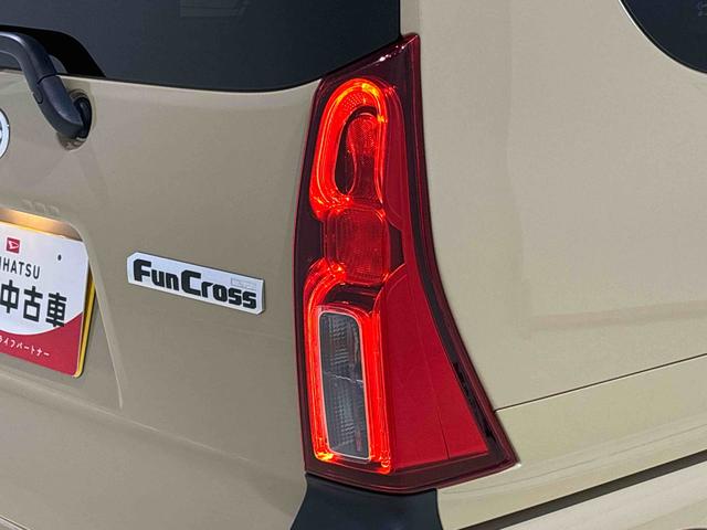タント ファンクロスターボ　ディスプレイオーディオ　パノラマカメラ　ＬＥＤオートライト　パワースライドドアウェルカムオープン機能　電動パーキングブレーキ　運転席助手席シートヒーター　アルミホイールキーフリーシステム　　オート電動格納式ドアミラー（49枚目）