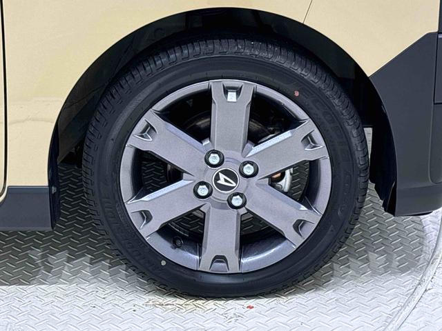 タント ファンクロスターボ　ディスプレイオーディオ　パノラマカメラ　ＬＥＤオートライト　パワースライドドアウェルカムオープン機能　電動パーキングブレーキ　運転席助手席シートヒーター　アルミホイールキーフリーシステム　　オート電動格納式ドアミラー（50枚目）