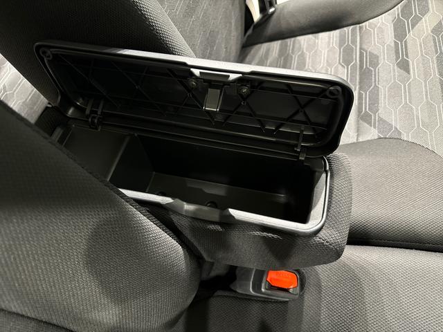 タント ファンクロス　バックカメラ　電動パーキングブレーキ　純正ナビ装着用アップグレードパック　電動パーキングブレーキ　オートブレーキホールド機能　リヤヒーターダクト　３６０°スーパーＵＶ＆ＩＲカットガラス　チルトステアリング　運転席シートリフター　キーフリー（30枚目）