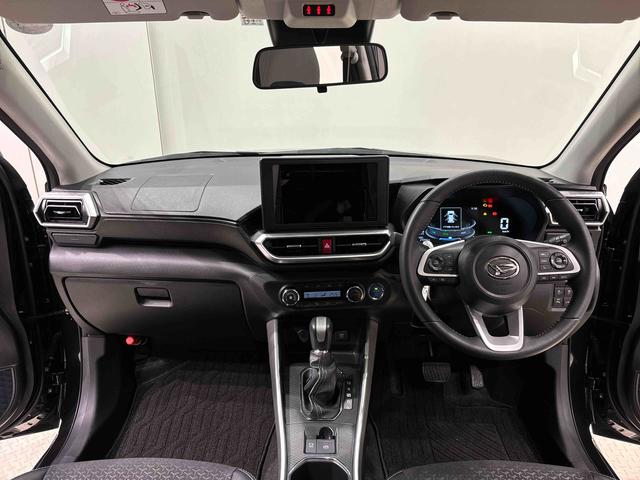 ロッキー プレミアムＧ　ＨＥＶ　スマートペダル　全車速追従機能付ＡＣＣ　純正ナビ装着用アップグレードパック　運転席・助手席シートヒーター　電動パーキングブレーキブレーキ　オートブレーキホールド機能　本革巻ステアリングホイール　ＬＥＤフットイルミネーション　キーフリー（11枚目）