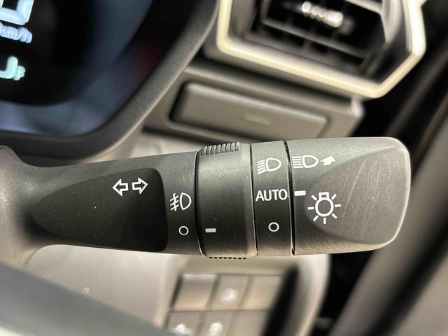 ロッキー プレミアムＧ　ＨＥＶ　スマートペダル　全車速追従機能付ＡＣＣ　純正ナビ装着用アップグレードパック　運転席・助手席シートヒーター　電動パーキングブレーキブレーキ　オートブレーキホールド機能　本革巻ステアリングホイール　ＬＥＤフットイルミネーション　キーフリー（23枚目）