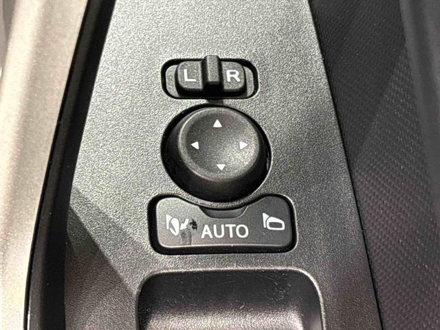 ロッキー プレミアムＧ　ＨＥＶ　スマートペダル　全車速追従機能付ＡＣＣ　純正ナビ装着用アップグレードパック　運転席・助手席シートヒーター　電動パーキングブレーキブレーキ　オートブレーキホールド機能　本革巻ステアリングホイール　ＬＥＤフットイルミネーション　キーフリー（24枚目）