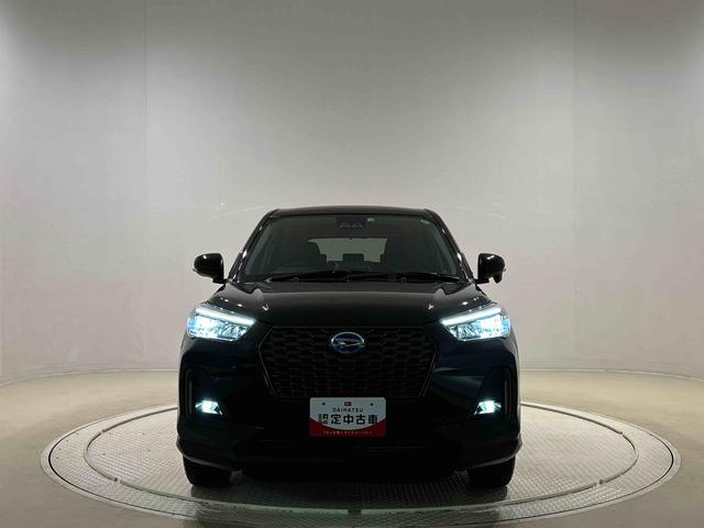 ロッキー プレミアムＧ　ＨＥＶ　スマートペダル　全車速追従機能付ＡＣＣ　純正ナビ装着用アップグレードパック　運転席・助手席シートヒーター　電動パーキングブレーキブレーキ　オートブレーキホールド機能　本革巻ステアリングホイール　ＬＥＤフットイルミネーション　キーフリー（44枚目）
