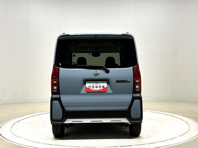 タント ファンクロスターボ　ＬＥＤヘッドランプ　フォグランプ　１５インチアルミホイール　プッシュボタンスタート　セキュリティアラーム　オートライト　ミラクルオープンドア（9枚目）