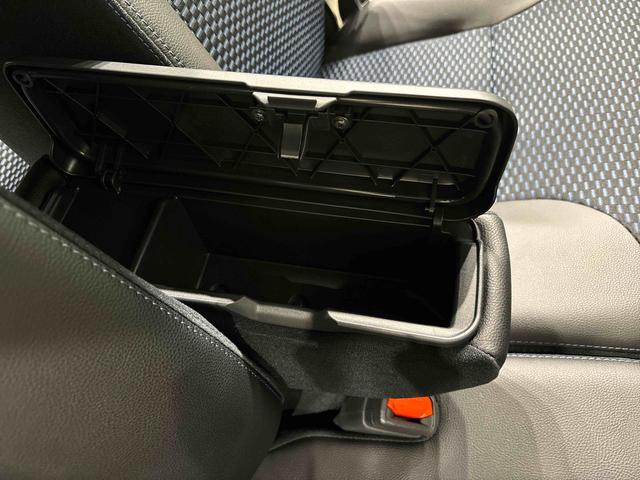 タント カスタムＲＳ　パノラマモニター　電動パーキングブレーキ　ＬＥＤオートライト　パワースライドドアウェルカムオープン機能　電動パーキングブレーキ　運転席助手席シートヒーター　アルミホイール　キーフリーシステム　　オート電動格納式ドアミラー（32枚目）