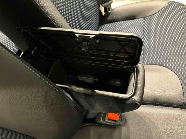 タント カスタムＲＳ　キーフリー　バックカメラ　ＬＥＤヘッドライト　ＬＥＤヘッドライト　ＬＥＤフォグ　オートライト　オートハイビーム　キーフリー　スタートボタン　シートヒーター　バックカメラ　両側パワースライドドア　アイドリングストップ　電動パーキング　ホールド機能（30枚目）
