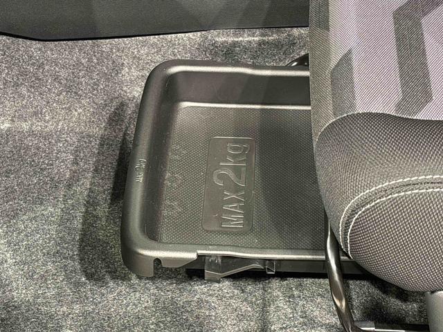 タフト Ｇ　ダーククロムベンチャー　　バックカメラ付き　スカイフィールトップ　クロムパック　メッキパック　シルバーアンダーガーニッシュ　インテリアアクセント　ＬＥＤオートライト＆フォグランプ　電動パーキングブレーキ　バックカメラ　アルミホイール（33枚目）