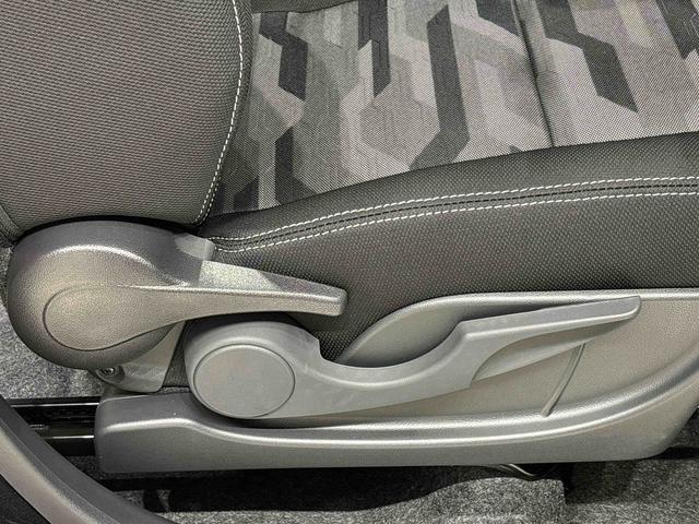 タフト Ｇダーククロムベンチャー　バックカメラ　前席シート－ヒーター　スカイフィールトップ　クロムパック　メッキパック　シルバーアンダーガーニッシュ　インテリアアクセント　ＬＥＤオートハイビーム＆フォグランプ　電動パーキングブレーキ　バックカメラ　アルミホイール（28枚目）
