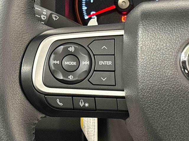 �i�r�Q�[�V������I�[�f�B�I�Ȃǂ����t�����ꍇ�ɂ͂��̑��삪�n���h���̎茳�łł���X�e�A�����O�X�C�b�`���t���Ă܂�