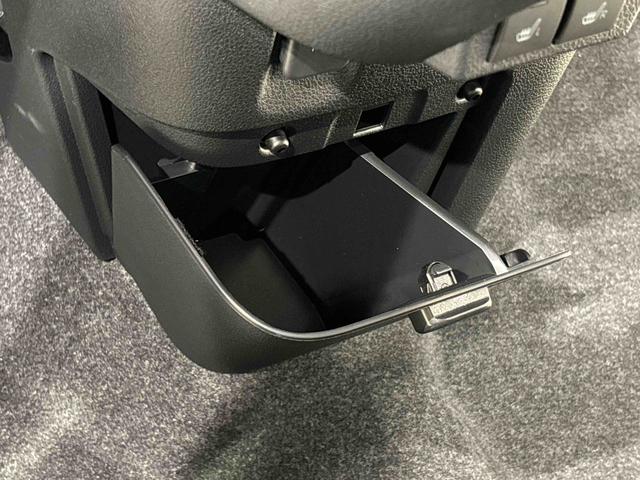 ムーヴキャンバス ストライプスＧターボ　ＬＥＤオートライト・フォグランプ　電動パーキングブレーキ　プッシュボタンスタート　セキュリティアラーム　バックカメラ　両側パワースライドドアウエルカムオープン機能　オート電動格納式ドアミラー（32枚目）