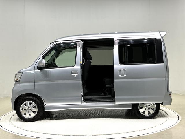 アトレーワゴン カスタムターボＲＳリミテッド　ＳＡＩＩＩ　ナビ　ＥＴＣ車載器　ＬＥＤヘッドランプ・フォグランプ　１３インチアルミホイール　セキュリティアラーム　コーナーセンサー　ルーフエンドスポイラー　荷室ＬＥＤランプ　パワースライドドア（左側）（10枚目）