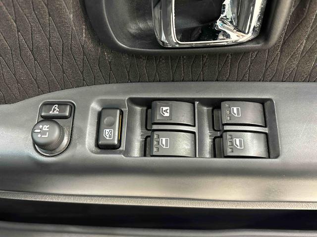 アトレーワゴン カスタムターボＲＳリミテッド　ＳＡＩＩＩ　ナビ　ＥＴＣ車載器　ＬＥＤヘッドランプ・フォグランプ　１３インチアルミホイール　セキュリティアラーム　コーナーセンサー　ルーフエンドスポイラー　荷室ＬＥＤランプ　パワースライドドア（左側）（24枚目）