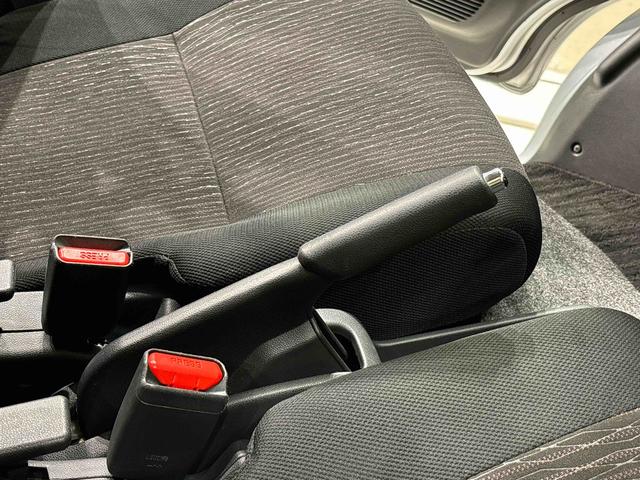 アトレーワゴン カスタムターボＲＳリミテッド　ＳＡＩＩＩ　ナビ　ＥＴＣ車載器　ＬＥＤヘッドランプ・フォグランプ　１３インチアルミホイール　セキュリティアラーム　コーナーセンサー　ルーフエンドスポイラー　荷室ＬＥＤランプ　パワースライドドア（左側）（27枚目）