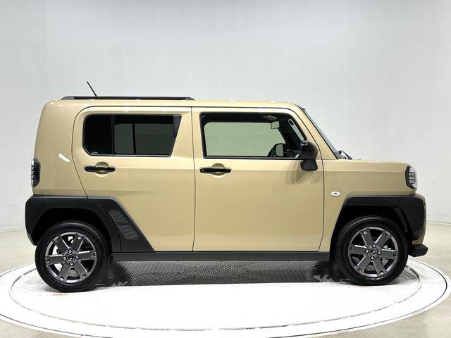 タフト Ｇ　ダーククロムベンチャー　運転席・助手席シートヒーター　純正ナビ装着用アップグレードパック　本革巻ステアリングホイール　オートライト　運転席シートリフター　チルトステアリング　スカイフィールトップ　ＬＥＤヘッドランプ　ＬＥＤフォグランプ　キーフリーシステム（7枚目）