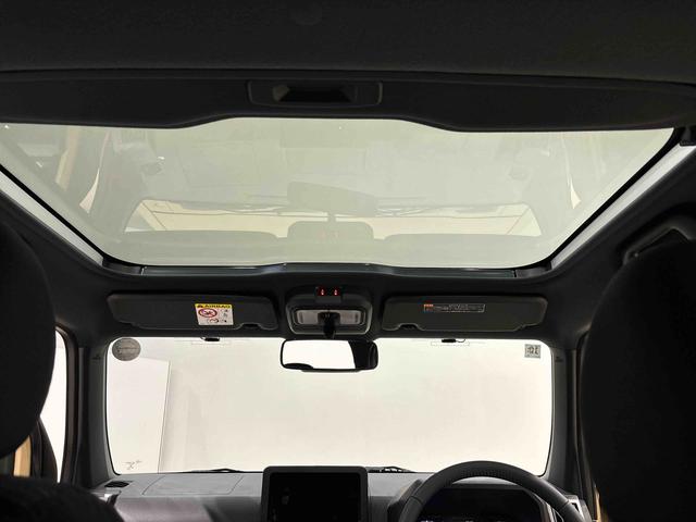 タフト Ｇ　ダーククロムベンチャー　運転席・助手席シートヒーター　純正ナビ装着用アップグレードパック　本革巻ステアリングホイール　オートライト　運転席シートリフター　チルトステアリング　スカイフィールトップ　ＬＥＤヘッドランプ　ＬＥＤフォグランプ　キーフリーシステム（11枚目）