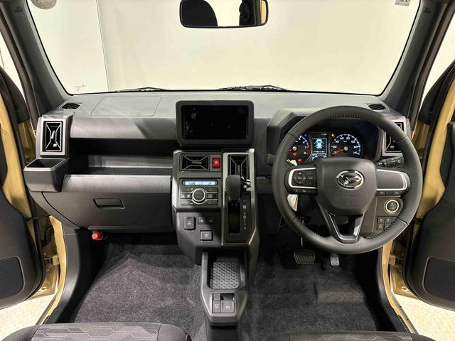 タフト Ｇ　ダーククロムベンチャー　運転席・助手席シートヒーター　純正ナビ装着用アップグレードパック　本革巻ステアリングホイール　オートライト　運転席シートリフター　チルトステアリング　スカイフィールトップ　ＬＥＤヘッドランプ　ＬＥＤフォグランプ　キーフリーシステム（12枚目）