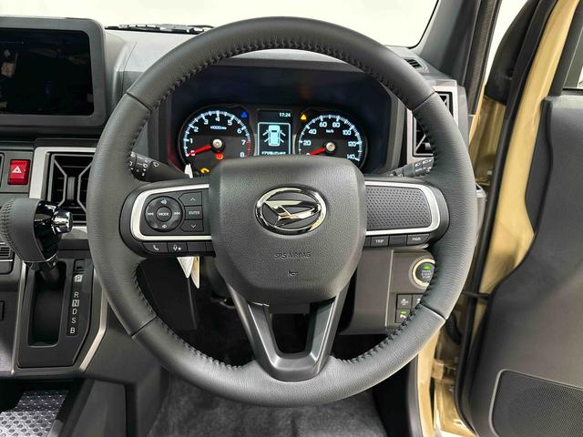 タフト Ｇ　ダーククロムベンチャー　運転席・助手席シートヒーター　純正ナビ装着用アップグレードパック　本革巻ステアリングホイール　オートライト　運転席シートリフター　チルトステアリング　スカイフィールトップ　ＬＥＤヘッドランプ　ＬＥＤフォグランプ　キーフリーシステム（13枚目）